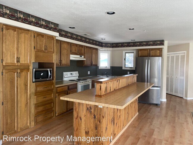 Foto del edificio - 5 br, 1 bath House - 2143 Poly Dr