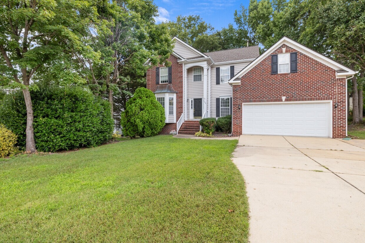 Foto principal - 108 Castlebury Creek Ct