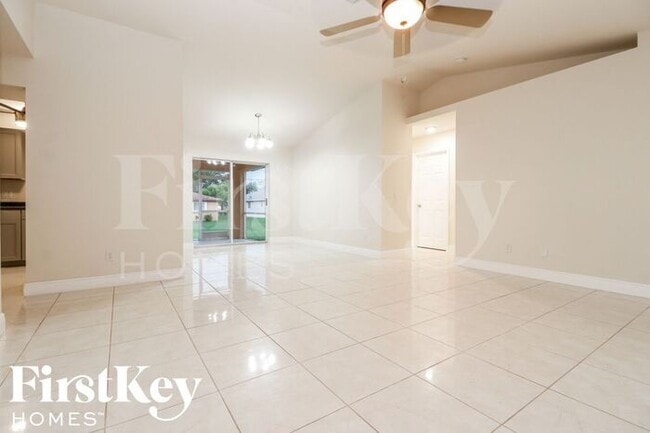 Foto del edificio - 513 SE 6th Pl