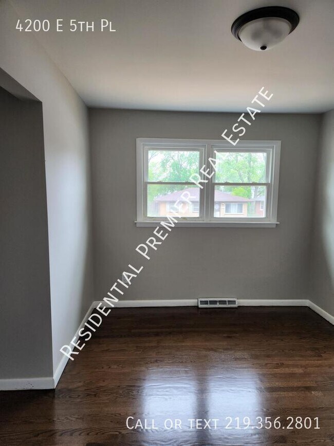 Building Photo - 4200 E 5th Pl