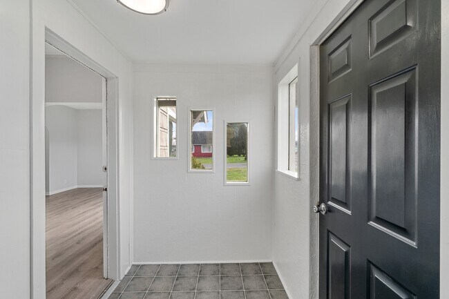 Foto del edificio - 3033 Sumner Ave