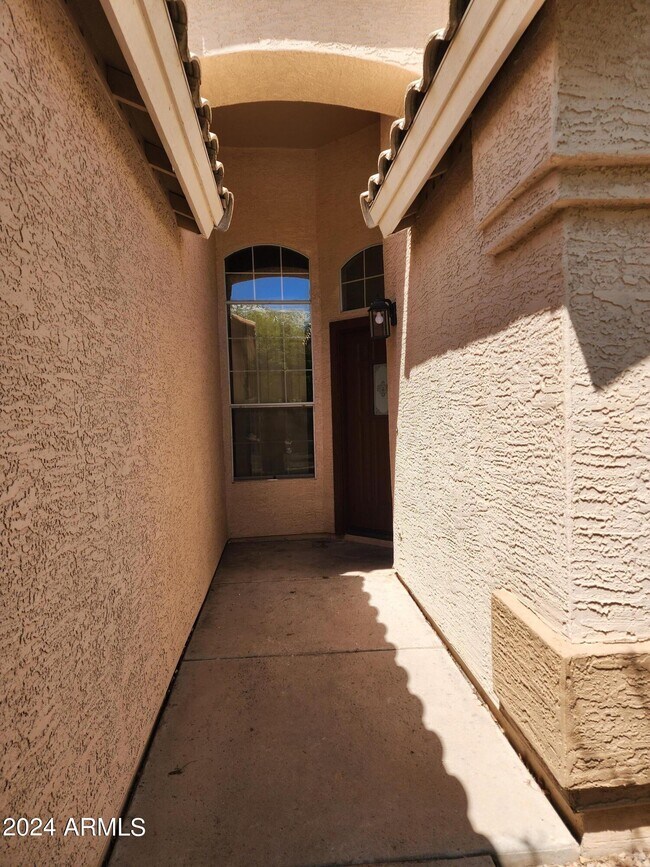Building Photo - 1454 E Comstock Dr