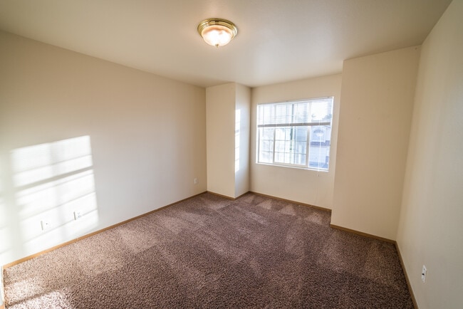 Building Photo - 2105 Yellowstone St