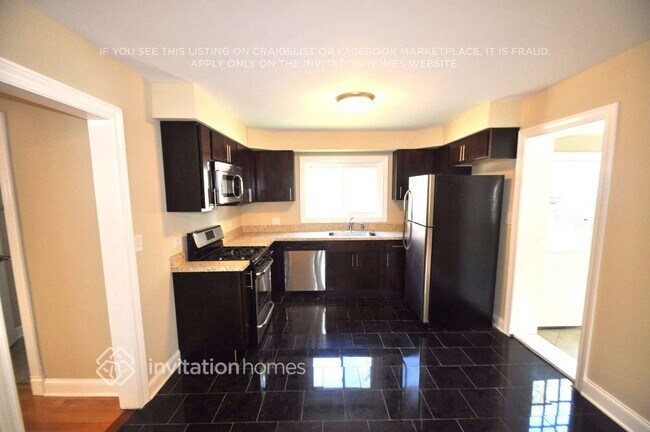 Foto del edificio - 9852 Schiller Blvd