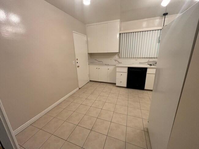 Foto del edificio - 800-818 S Orange Grove Blvd