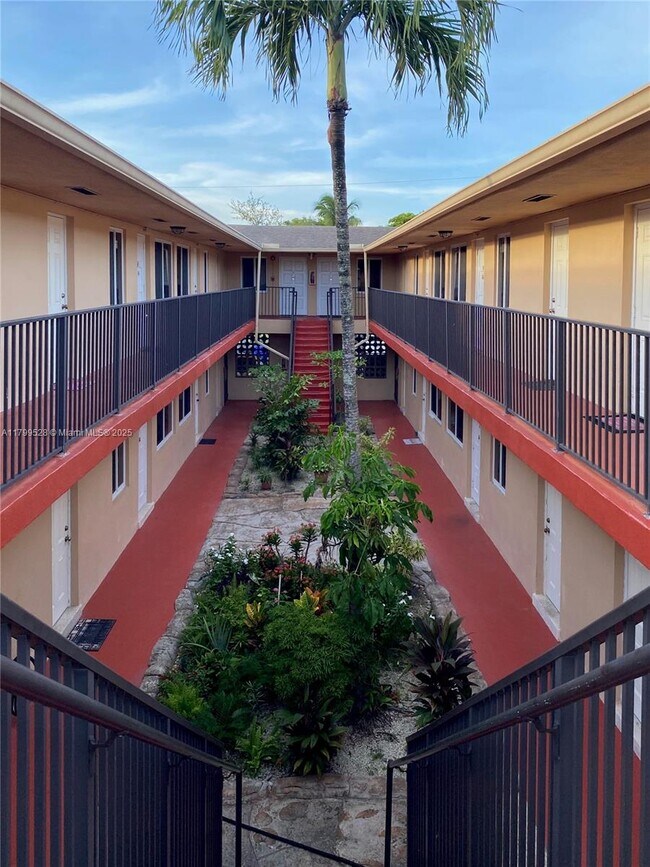 Foto del edificio - 1733 Mayo St