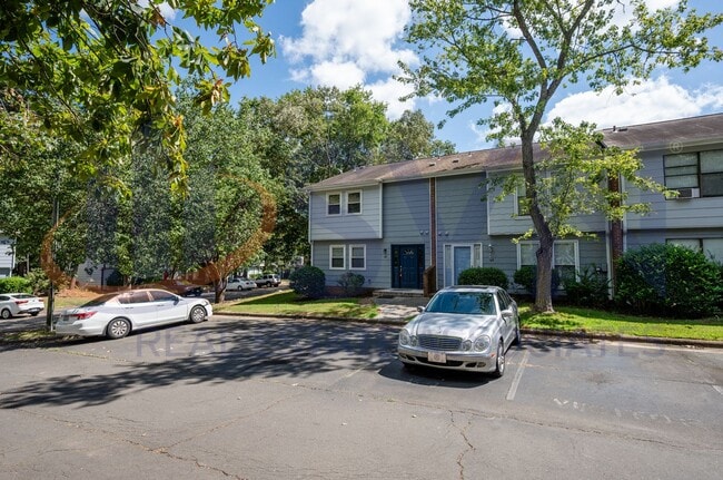 Building Photo - Beautifully Updated Townhome in Durham, NC