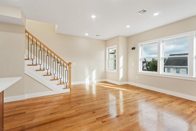 Foto del edificio - 277 Pearsall Ave