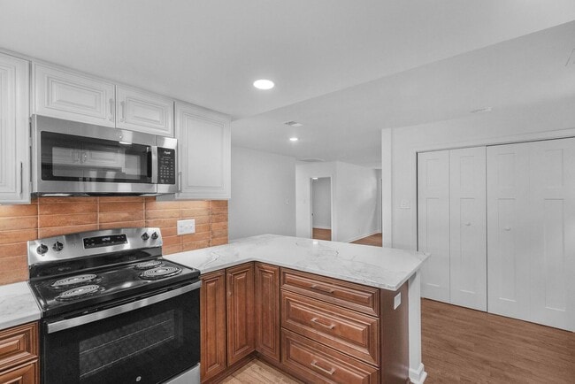 Foto del edificio - Renovated House on Corner Lot!