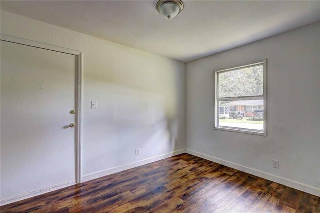 Foto del edificio - 2423 Thrasher Ave