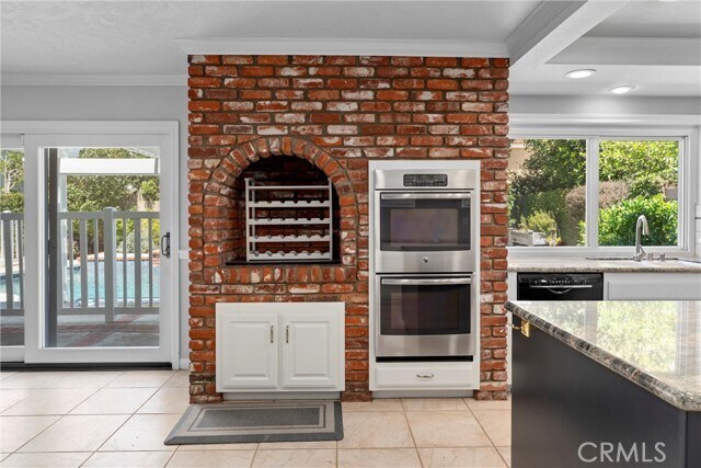 Building Photo - 8831 Cliffside Dr
