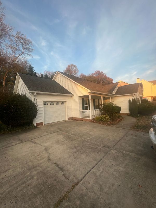 Foto del edificio - 2721 Bridgeport Dr