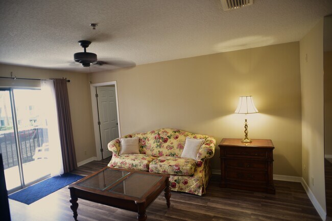 Livingroom to Second Bedroom - 950 S Kanner Hwy