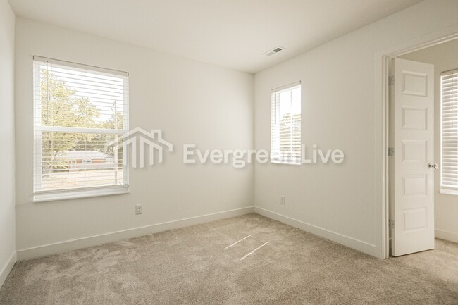 Foto del edificio - 8980 Willis Wy