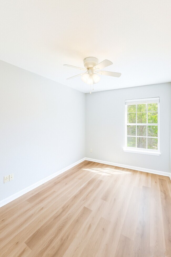 Foto del edificio - 2182 Timberwood Cir S
