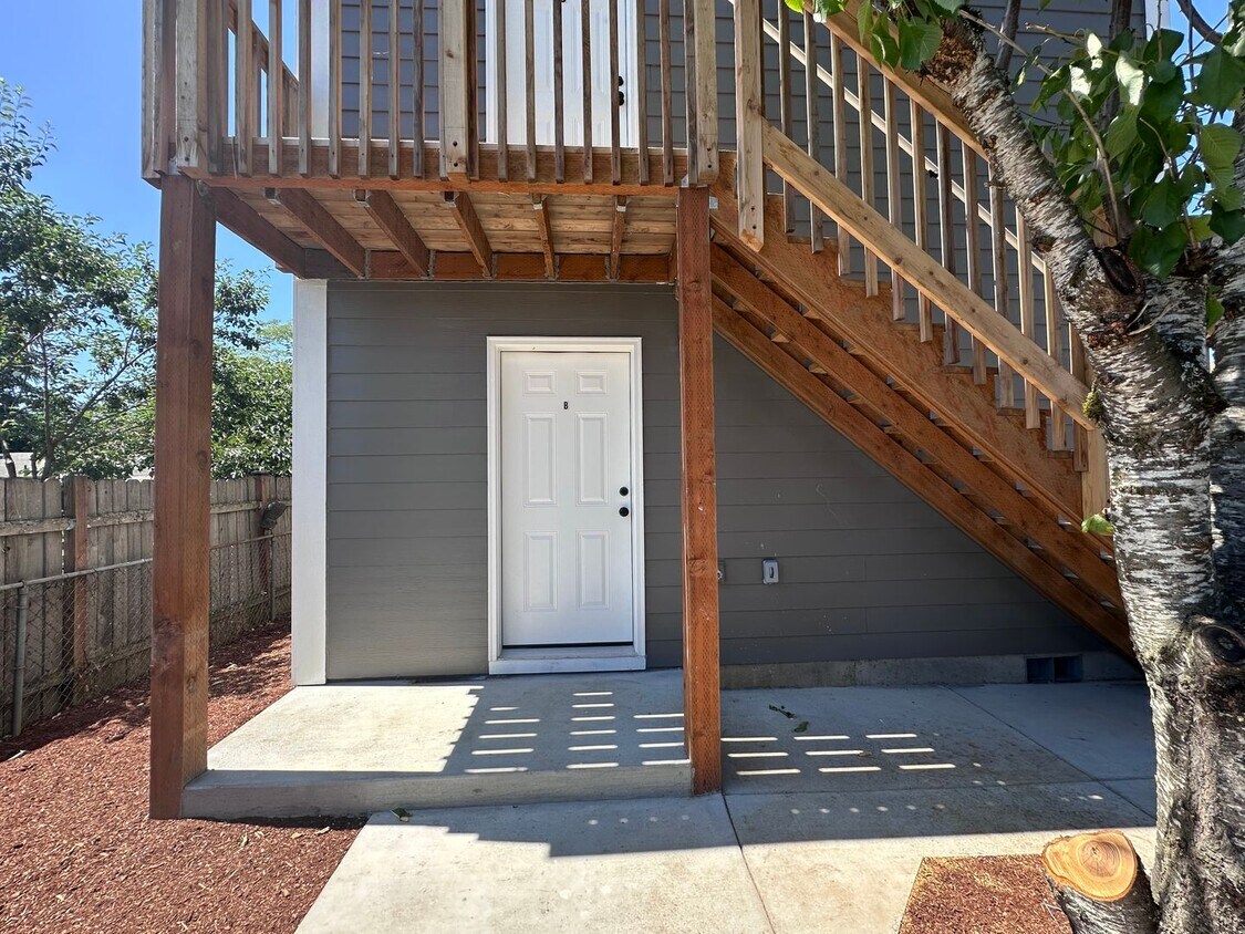 Foto principal - Brand New Construction 2 Bed 1 Bath Duplex!