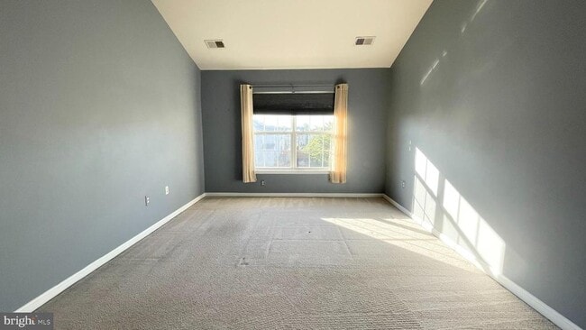 Building Photo - 505 Edmonton Terrace NE