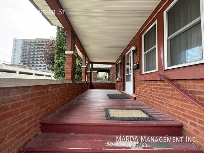 Building Photo - CHARMING 3 BED/1 BATH HOUSE DOWNTOWN WINDSOR + HYDRO, WATER & GAS!