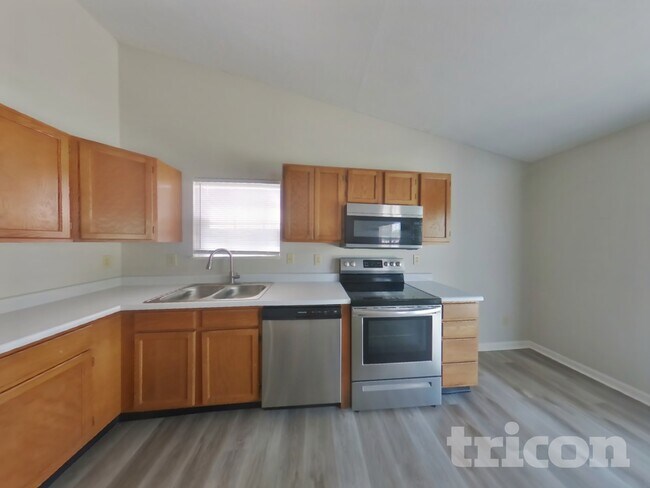 Foto del edificio - 4831 Dietzen Blvd