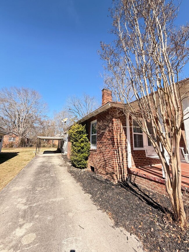 Foto del edificio - Large 2/1 House in Celanese $1,495