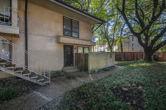 Two-Story Corner Unit with private patio - 4114 Avondale Ave