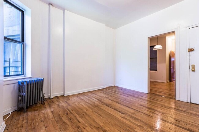 Foto del edificio - 120 E 102nd St