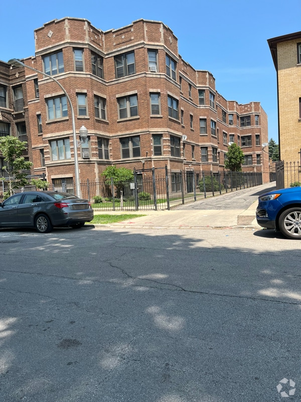 Building Photo - 7657 S Coles Ave