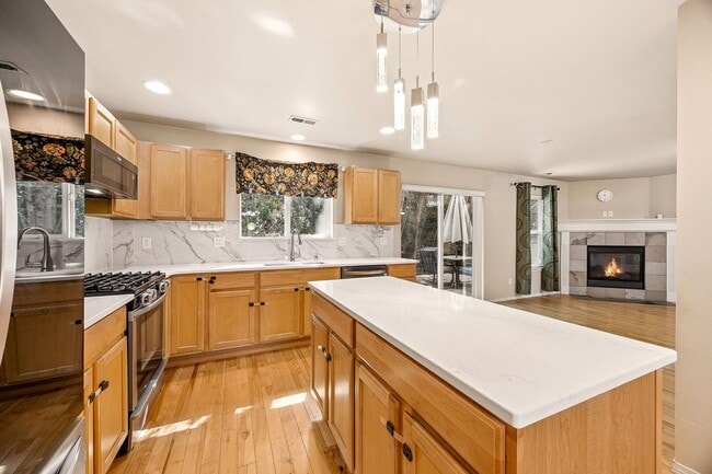 Foto del edificio - 3 Bedroom 2.5 bath Foxglove Meadows Home $3495.00