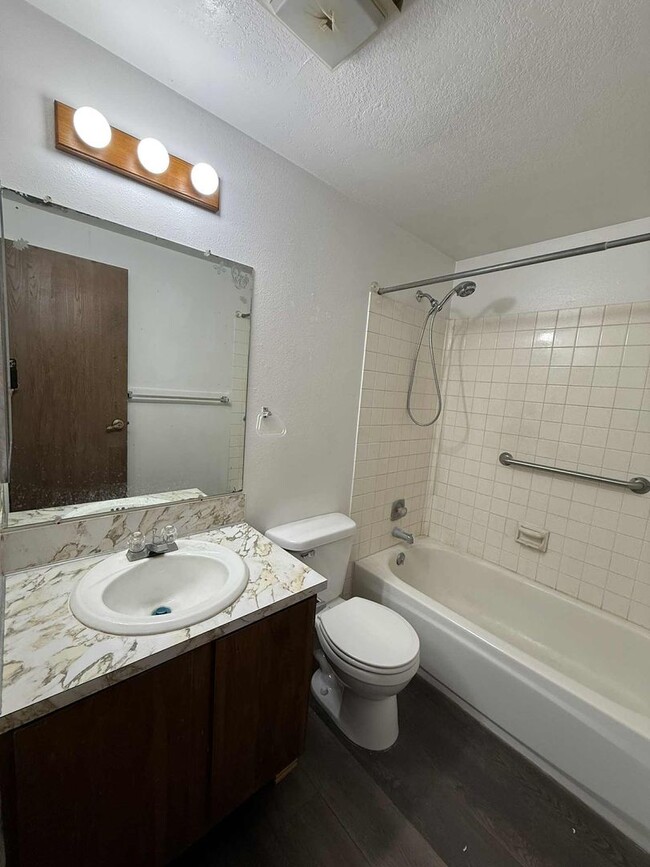 Building Photo - Duplex