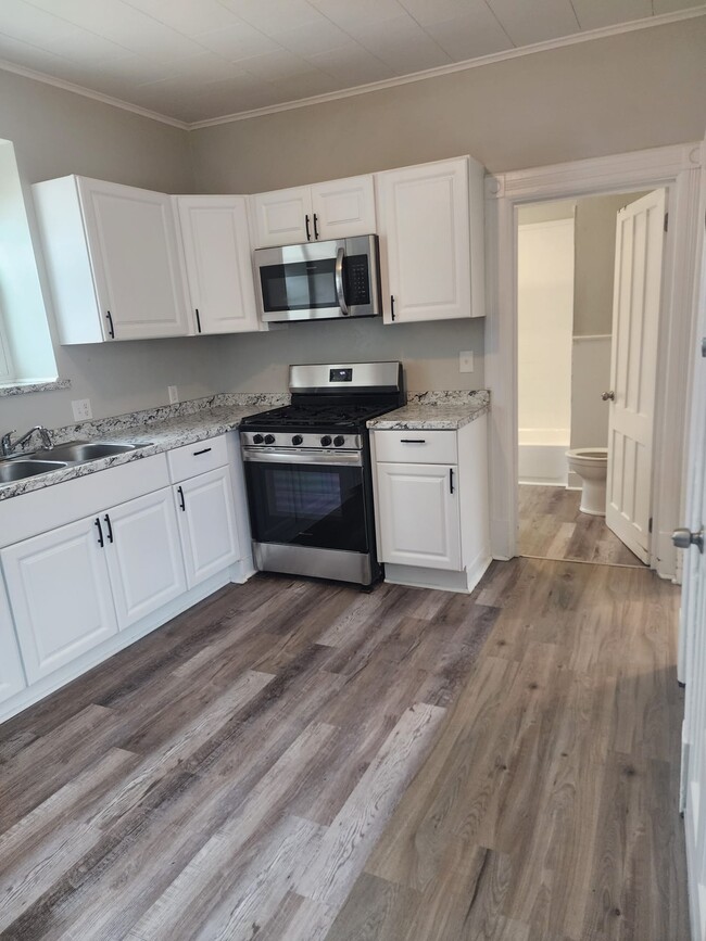 Building Photo - 235 5th Ave