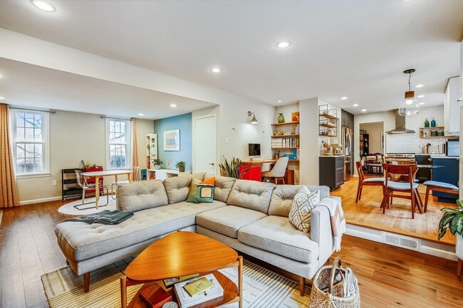 Building Photo - Fabulous 5BR 2.5BA Located in Close in Roc...