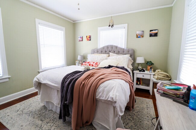 Spacious one bedroom! - 4215 McDuffie St