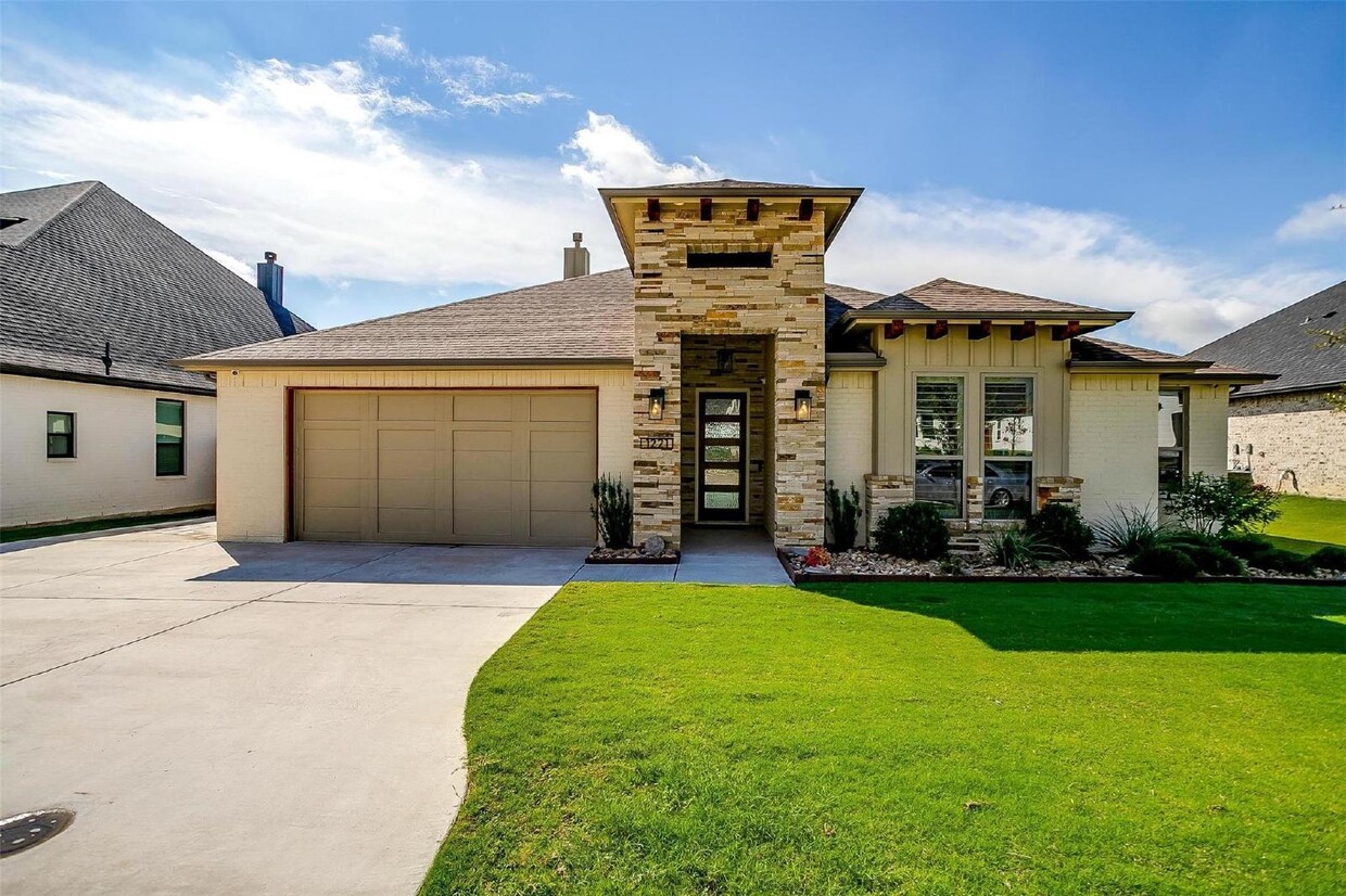 Primary Photo - Welcome home to the highly sought after Cr...