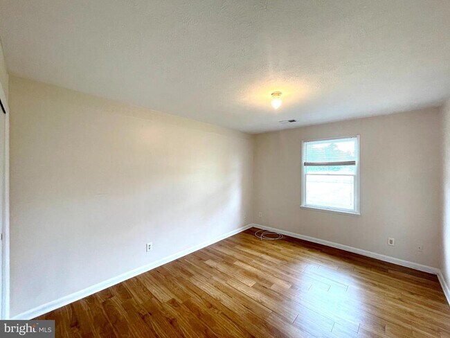 Building Photo - 44964 Serenity Farm Ln