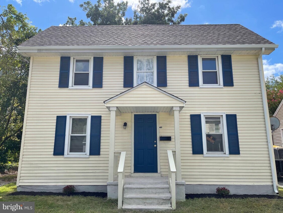 Primary Photo - 706 E William St