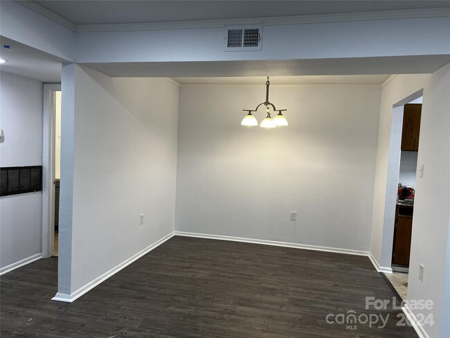 Building Photo - 5024 Sardis Rd