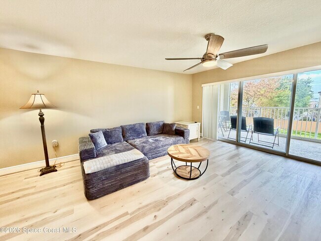 Building Photo - 551 Casa Bella Dr