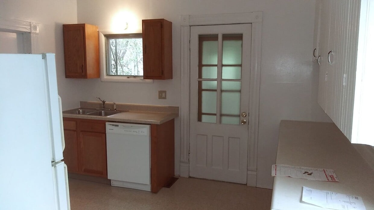 Primary Photo - 412 Hamilton St