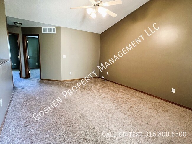 Building Photo - Gorgeous Home with Lakeside View