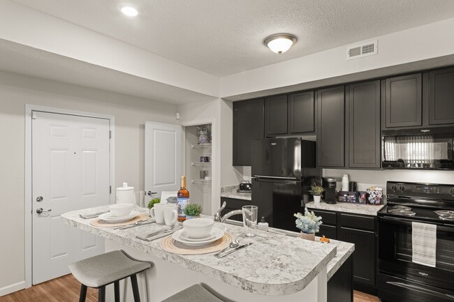 Foto del edificio - The Residences at Golf Village
