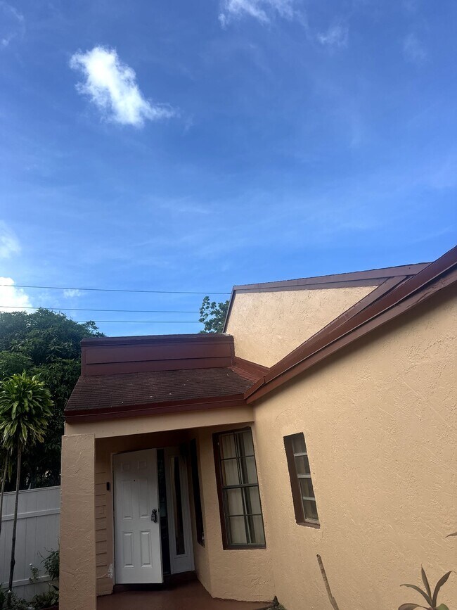 Foto del edificio - 2441 SW 82nd Ave