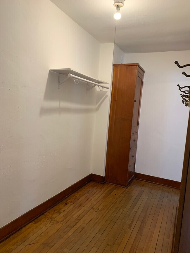 Foto del edificio - 1145 Raymond Ave