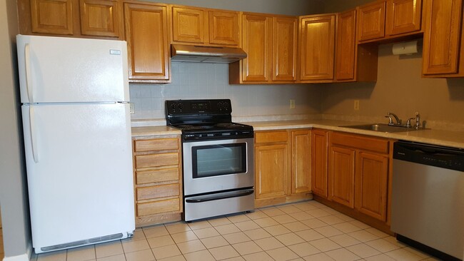 Foto del edificio - Beautiful 2bed 1 bath corner unit with Riv...