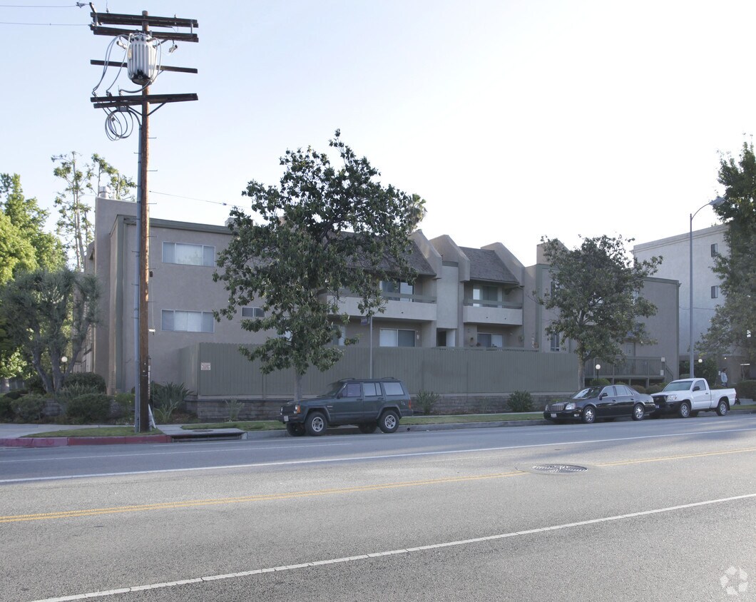 Building Photo - 13221 Riverside Dr