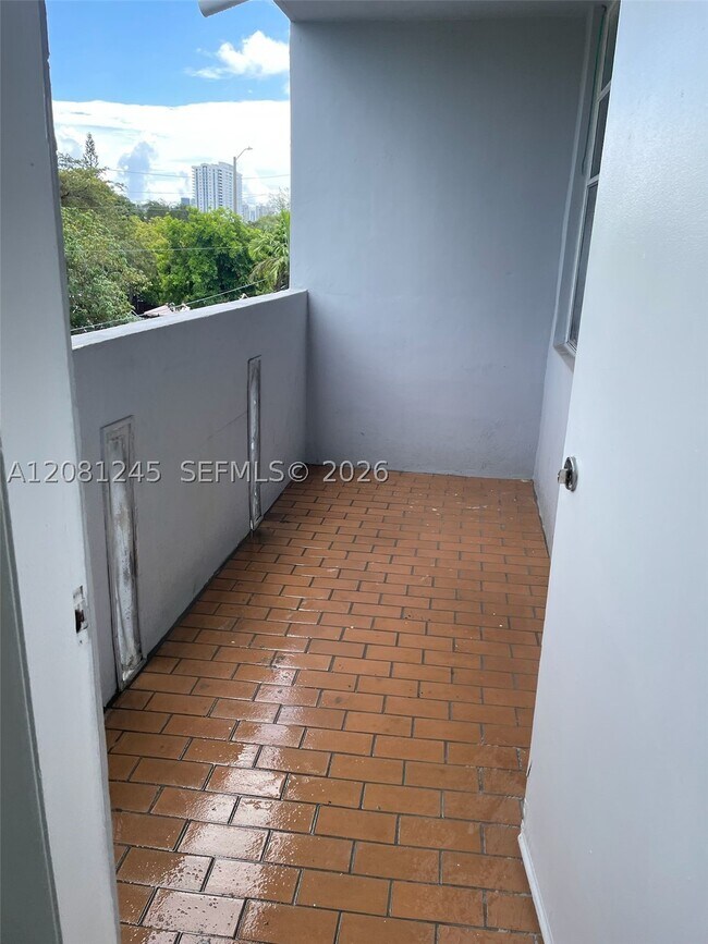 Foto del edificio - 2175 NE 170th St
