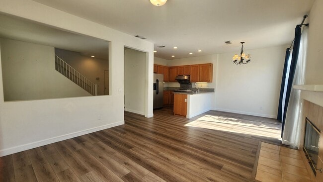 Building Photo - 3 Bedroom House in Sunset Glen Community