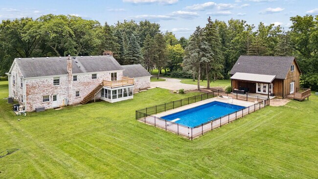 Foto del edificio - 1N480 Indian Knoll Rd