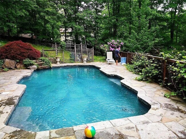 Foto del edificio - 194 Westchester Ave