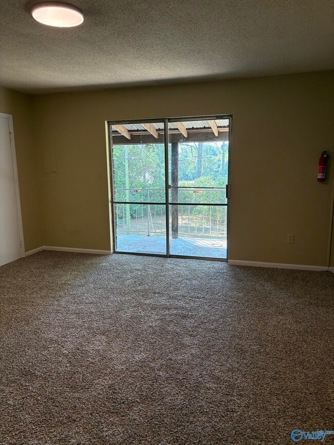 Building Photo - 4 Cloverleaf Dr