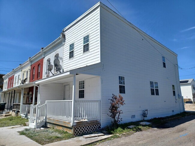 Building Photo - 1809 Lincoln Ave